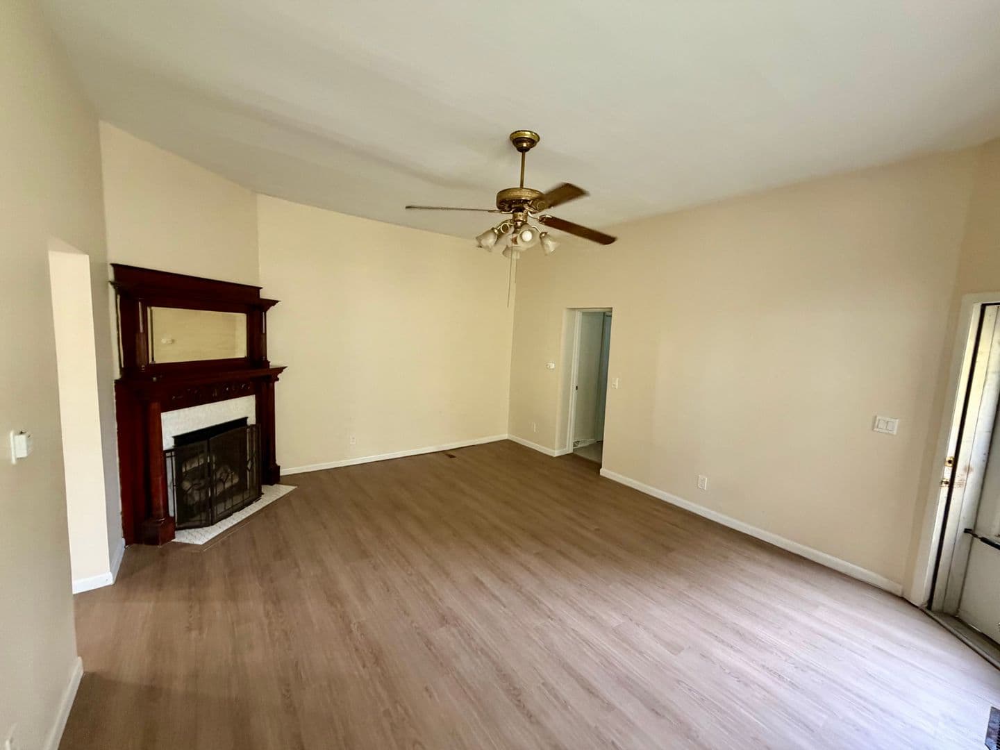 Bloomington Apartment: 521 E. Chestnut