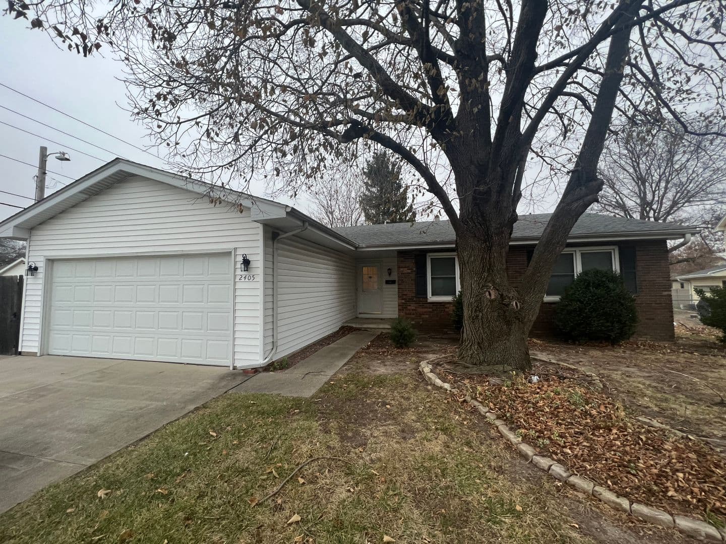 Springfield House: 2405 W Iles Ave