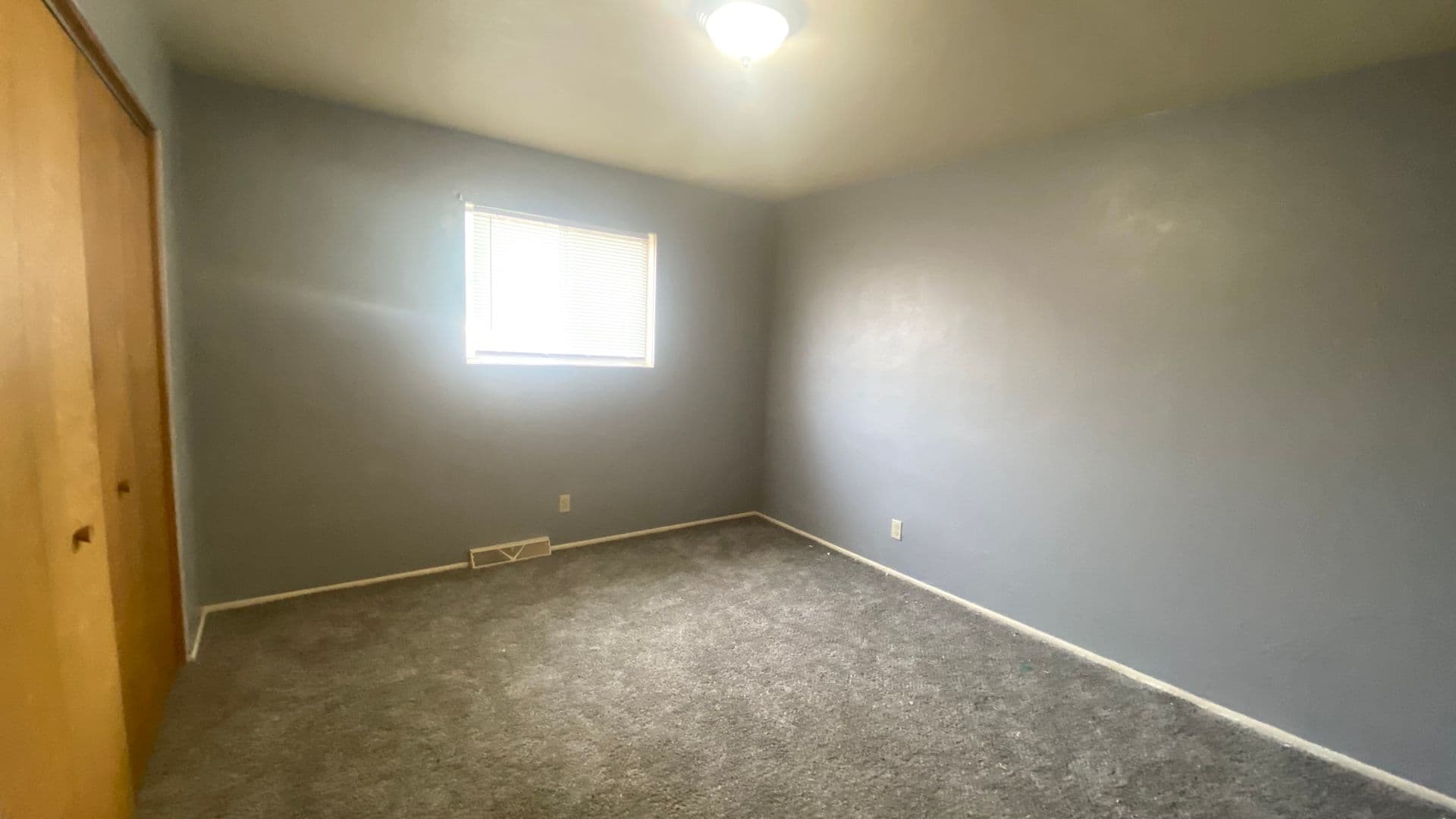 Pekin Apartment: 312 Buena Vista