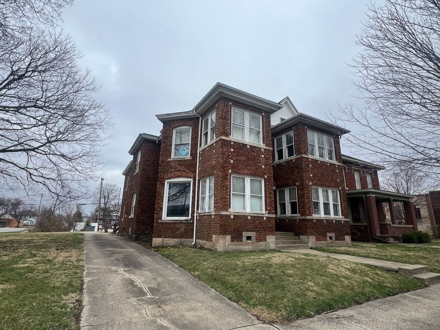 Springfield Apartment: 1204 S 6th St