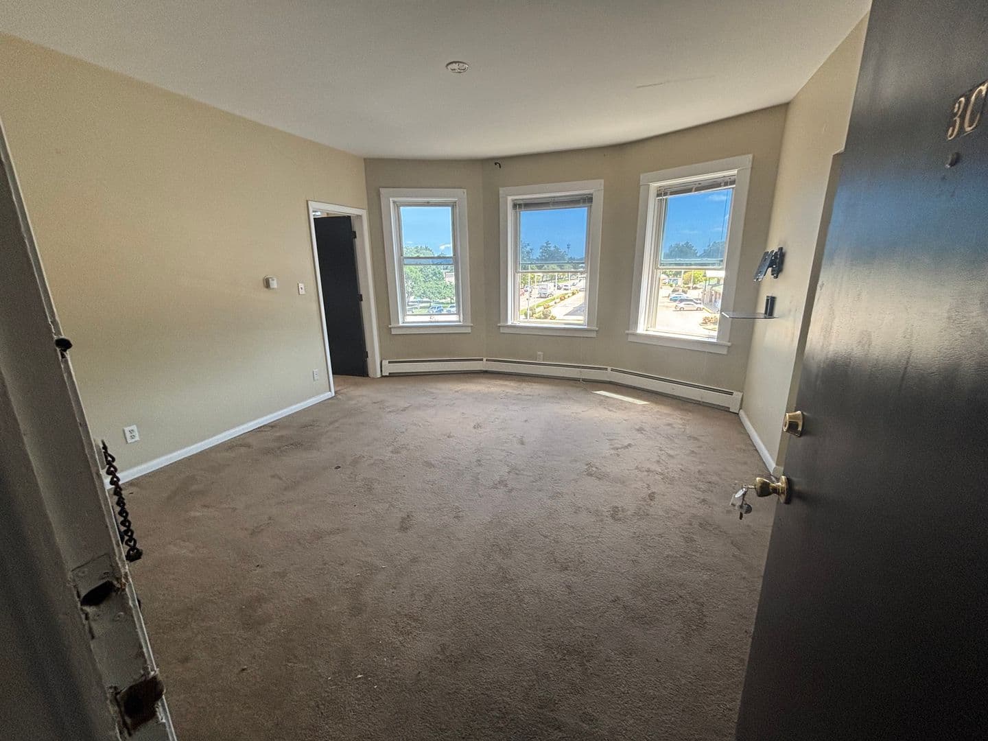 Springfield Apartment: 524 S Grand Ave East