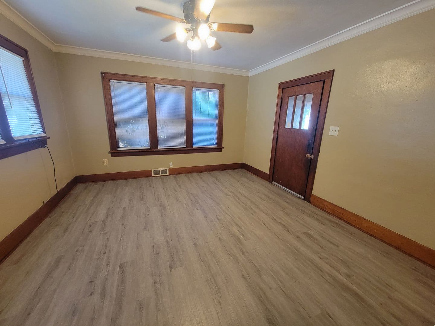 Peoria House: 718 E Republic St