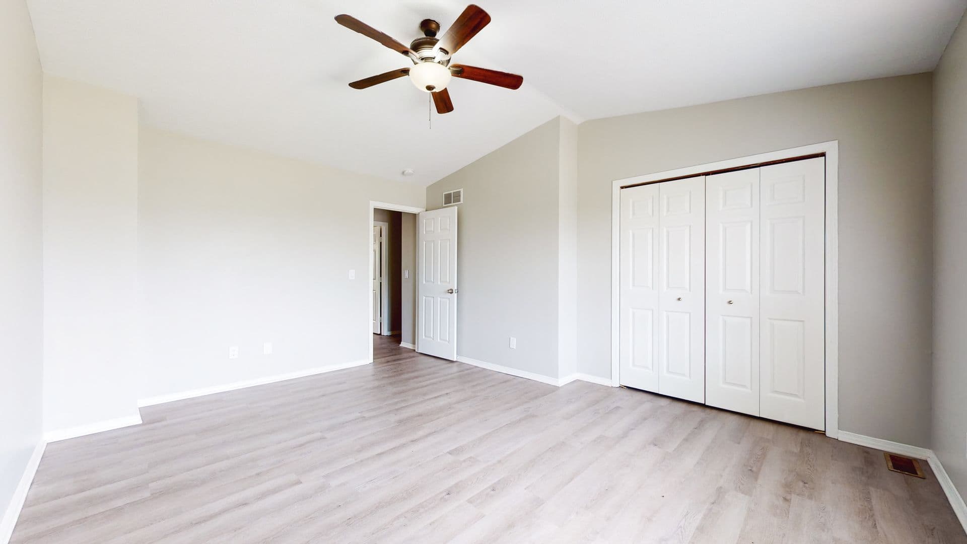 Normal Apartment: 705 N Golfcrest