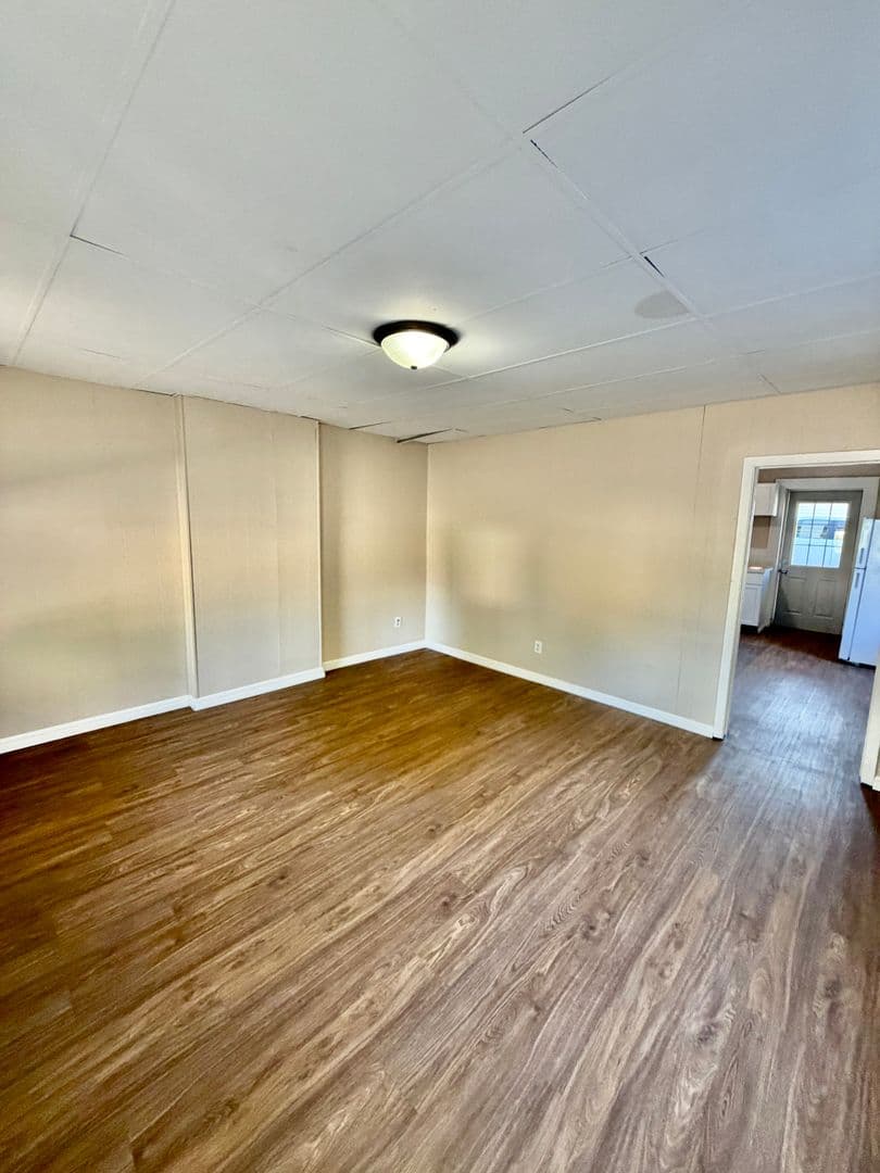 Lincoln Apartment: 515 S Maple Street