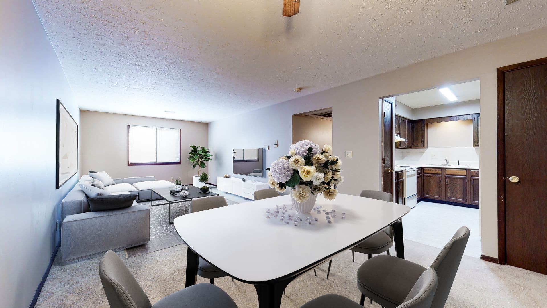 Bloomington Apartment: 6 Willedrob