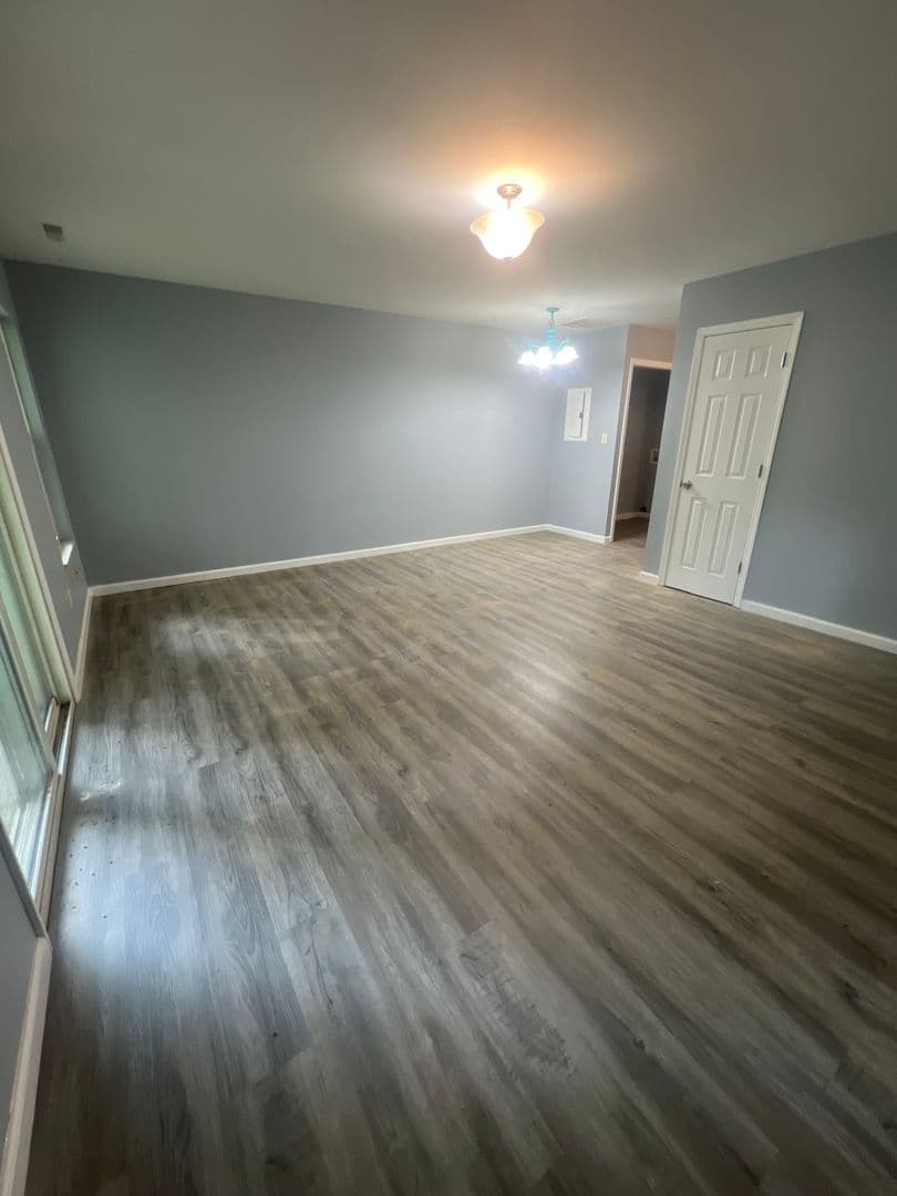 Tallula Apartment: 409 N Ewing St