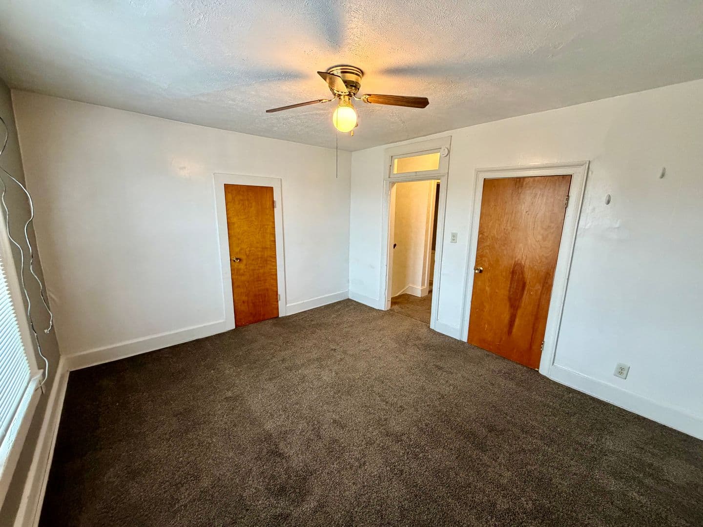 Bloomington Apartment: 302 S. Prairie