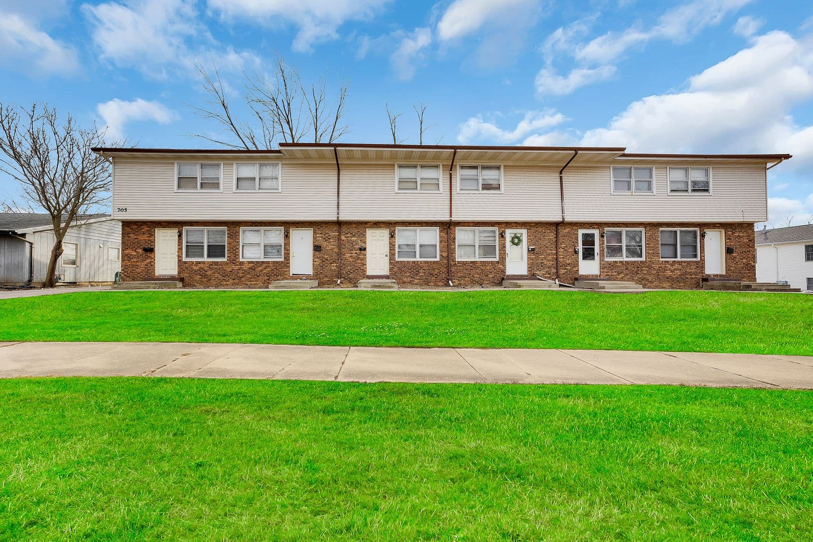 Normal Apartment: 705 N Golfcrest