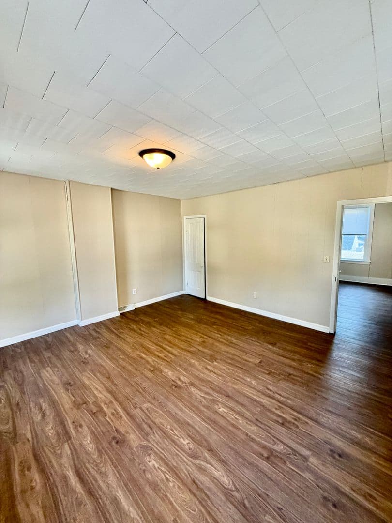 Lincoln Apartment: 515 S Maple Street