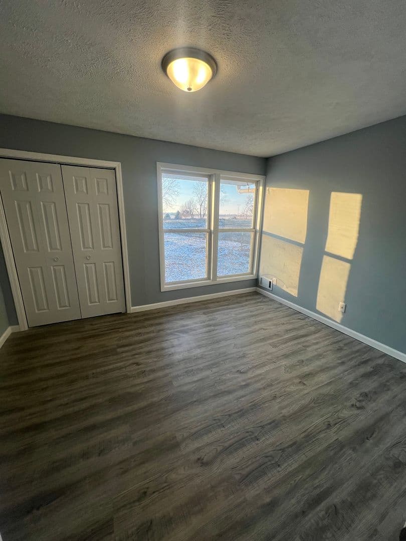 Oakford Apartment: 104 W Petersburg St