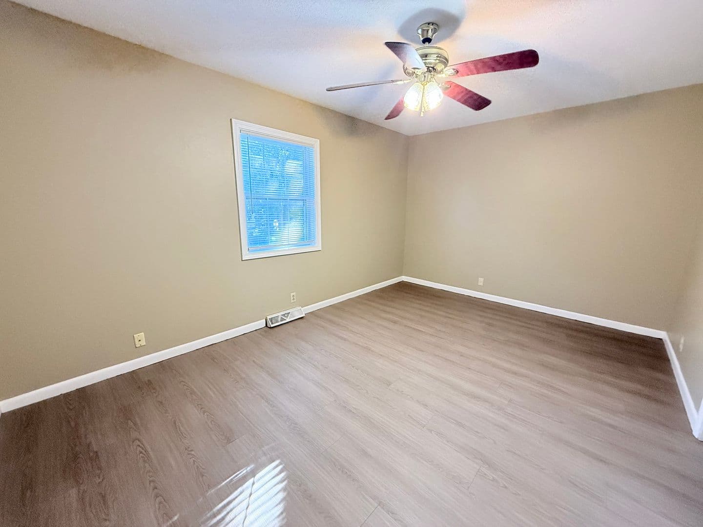 LeRoy Apartment: 209 W. School
