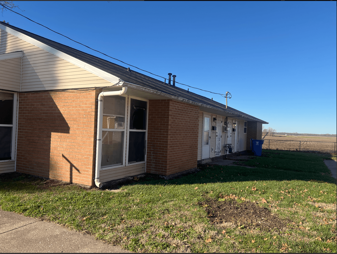 Oakford Apartment: 104 W Petersburg St