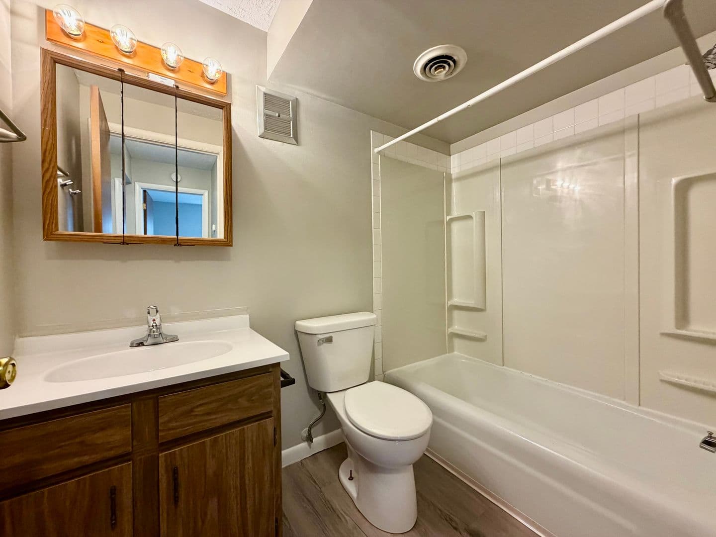 Normal Apartment: 200 S Grove St