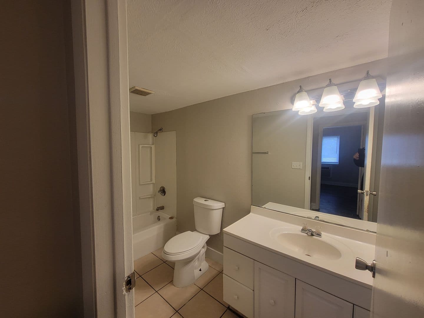 Peoria Apartment: 2317 & 2331 W. Martin Luther King Jr. Drive