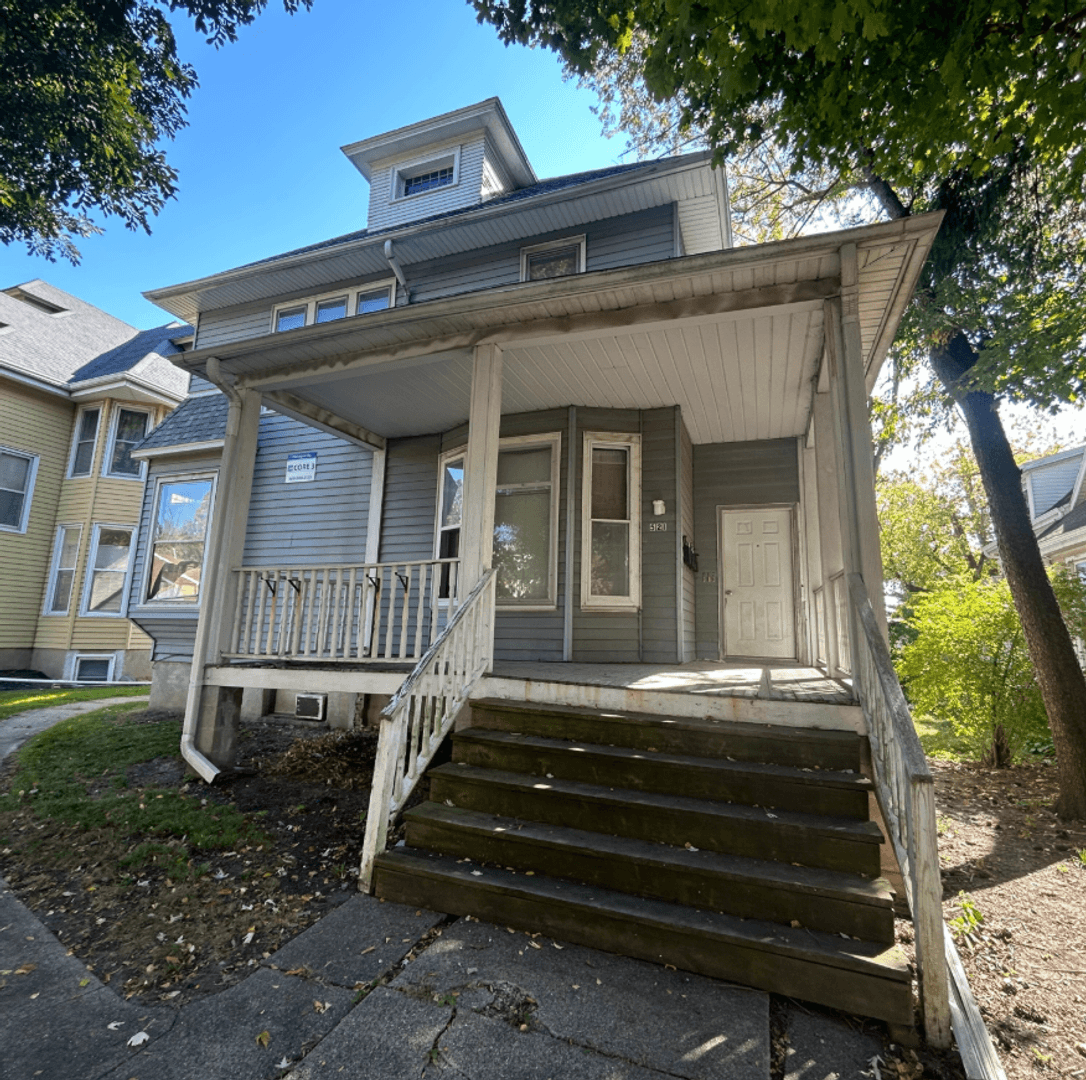 Bloomington Apartment: 521 E. Chestnut