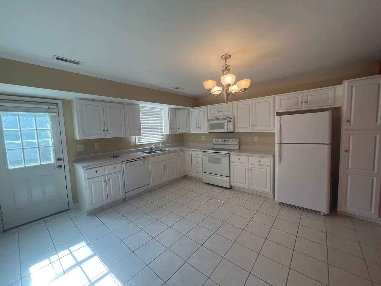 Chatham House: 66 Gilliam Ct