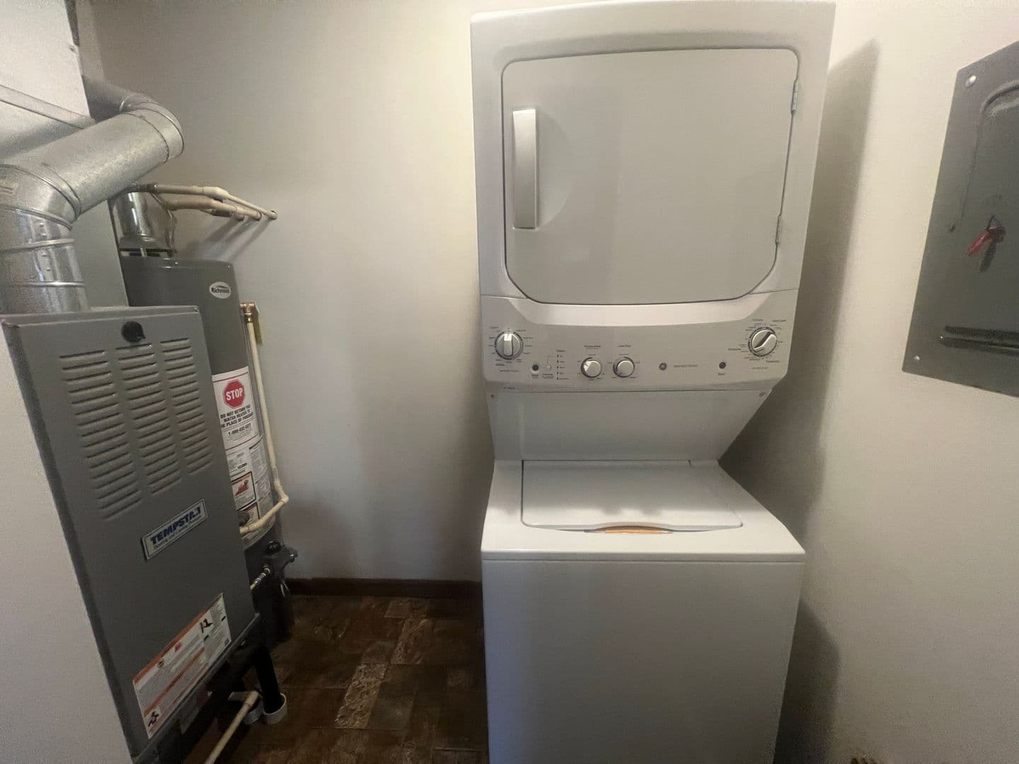 Stonington Apartment: Airshire Ct