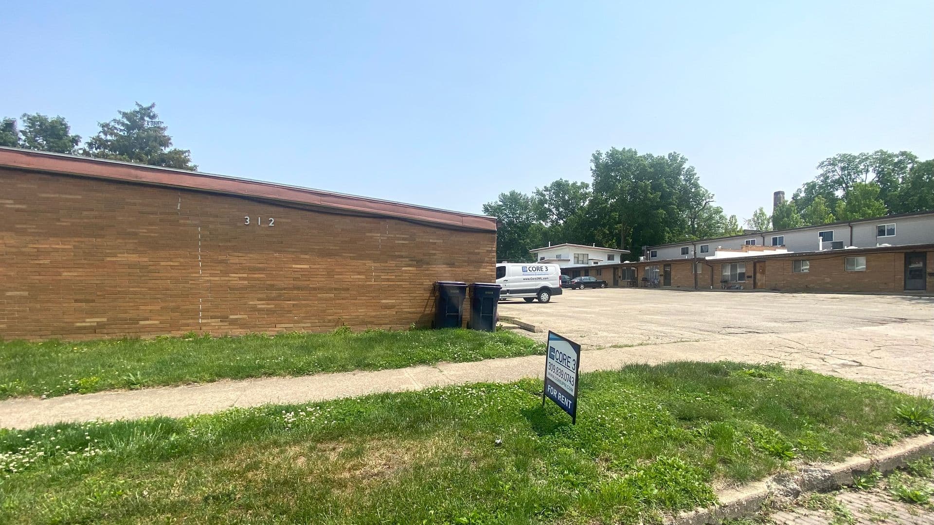 Pekin Apartment: 312 Buena Vista