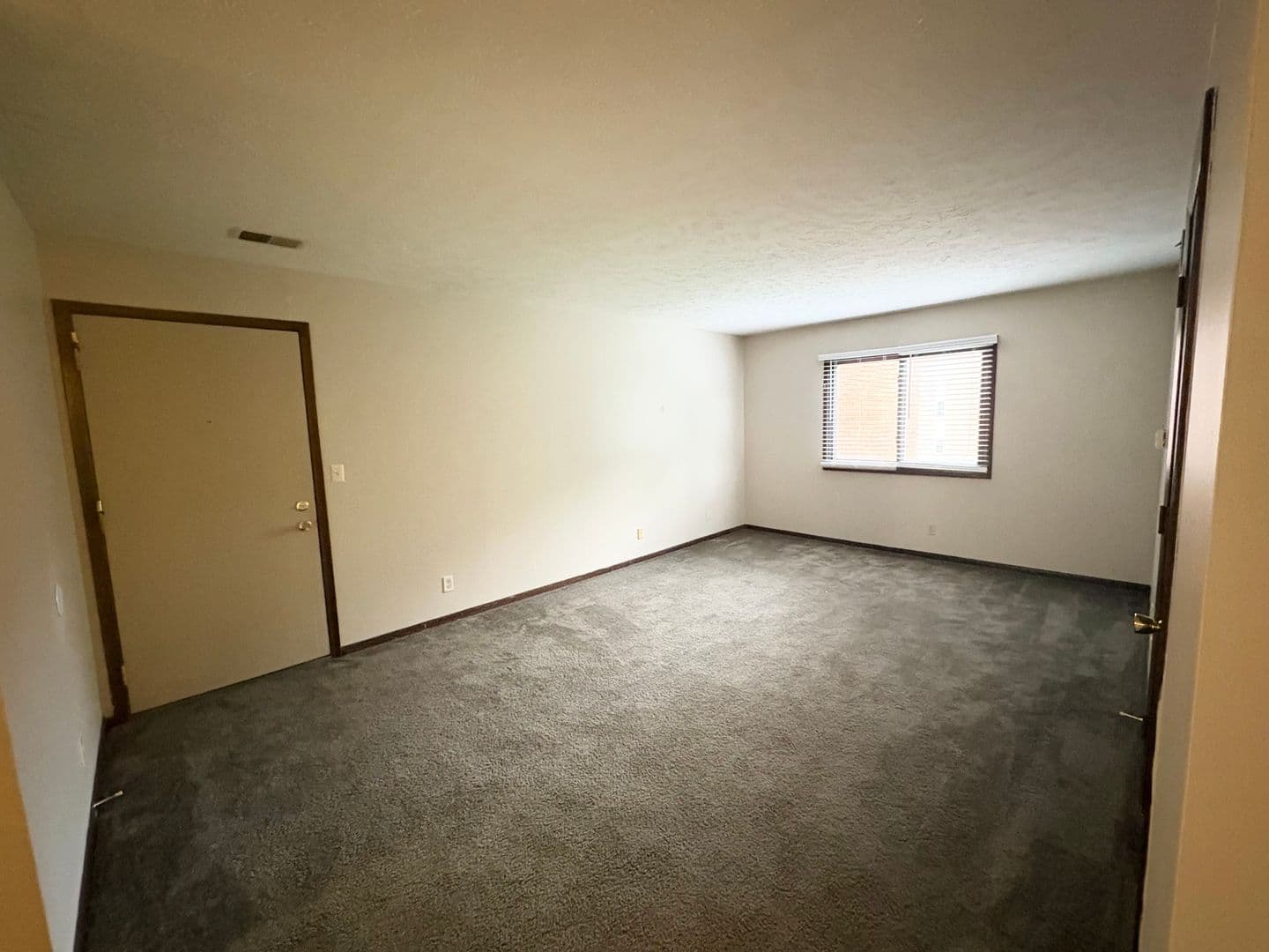 Bloomington Apartment: 6 Willedrob