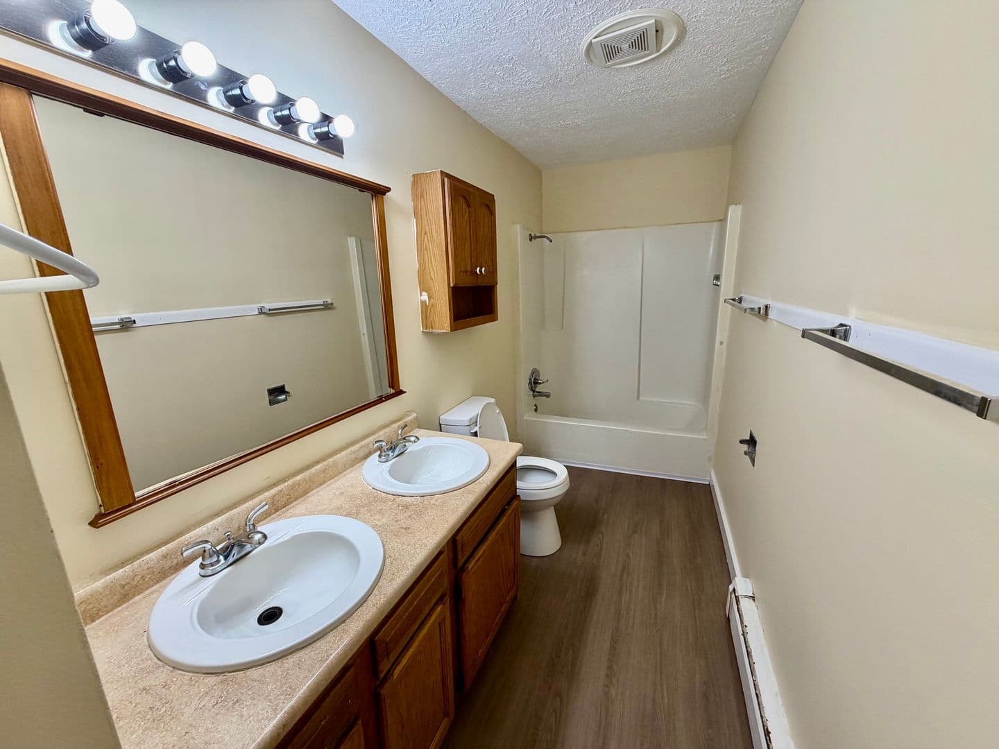Normal Apartment: 607 Hillview