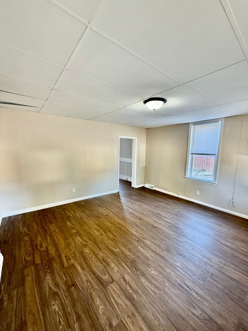 Lincoln Apartment: 515 S Maple Street