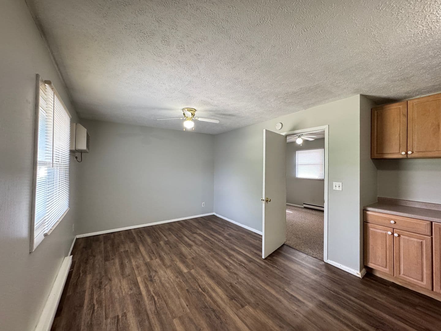 Normal Apartment: 210 E Vernon Ave