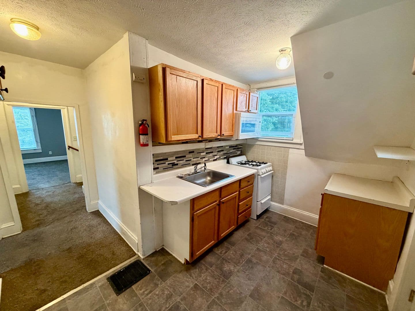 Bloomington Apartment: 302 S. Prairie