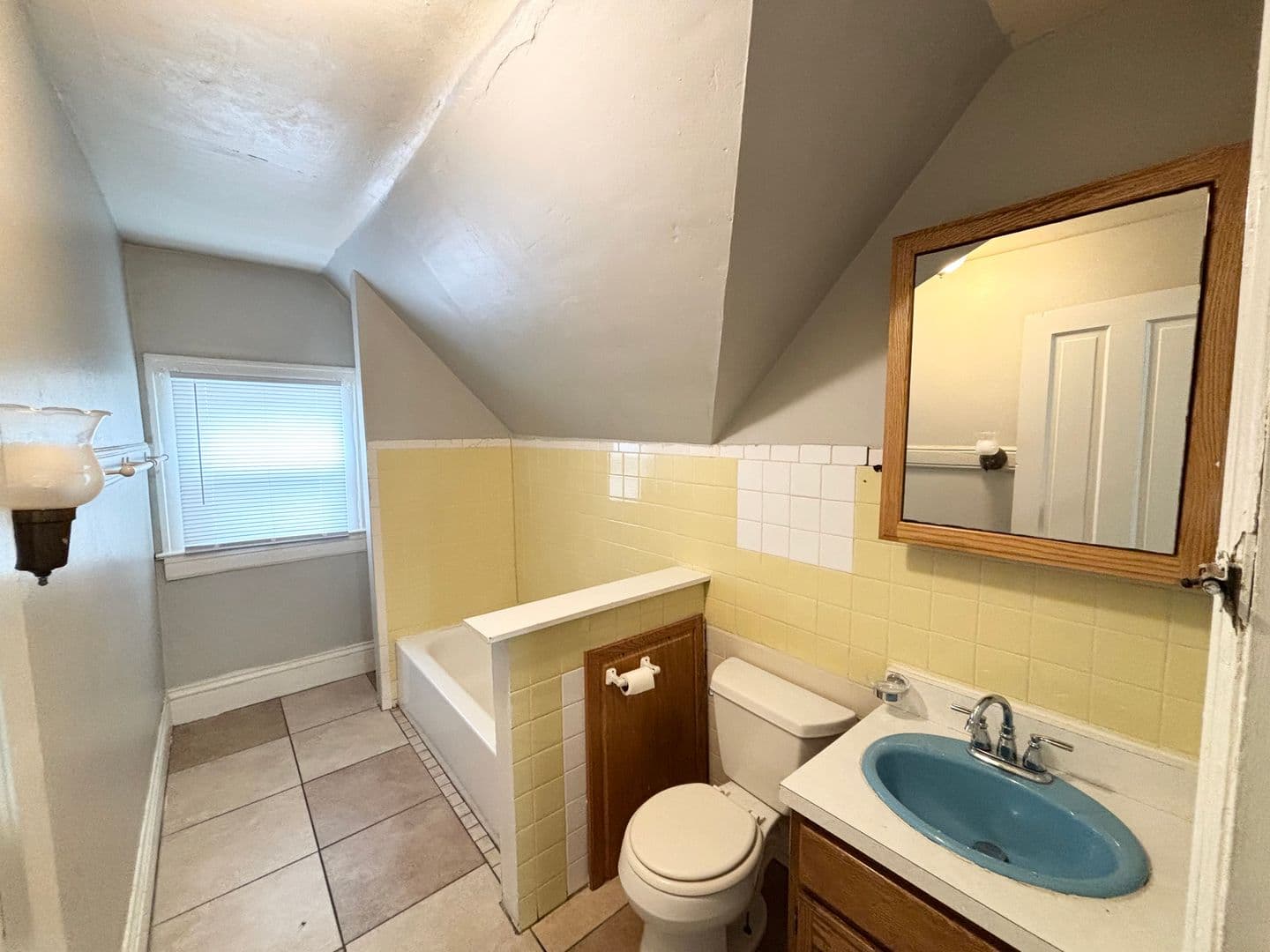 Bloomington Apartment: 704 W. Mulberry
