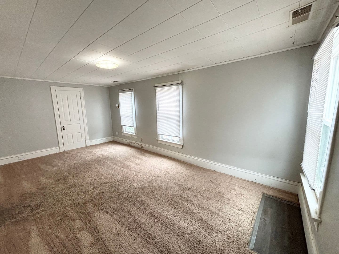 Bloomington Apartment: 704 W. Mulberry