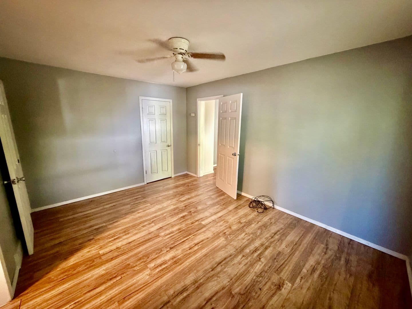 Bloomington Apartment: 514 E. Douglas Street