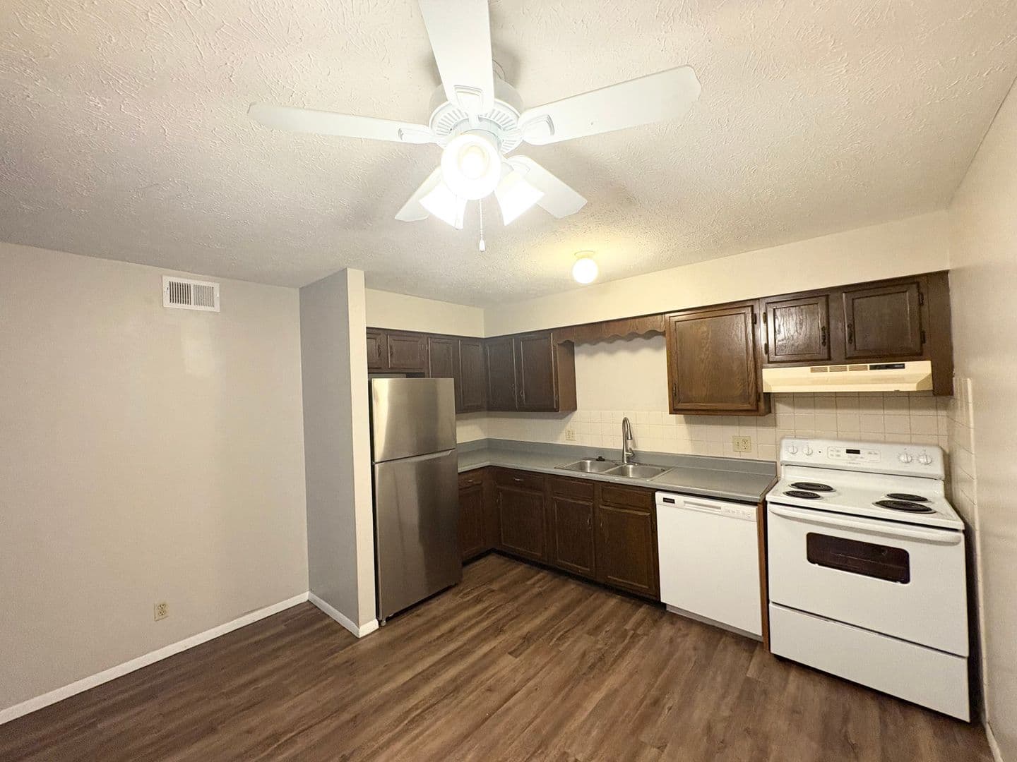 Bloomington Apartment: 6 Willedrob