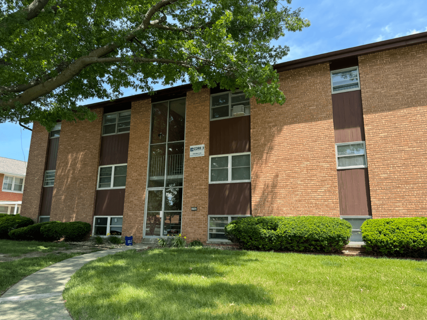 Bloomington Apartment: 316 Mecherle Drive