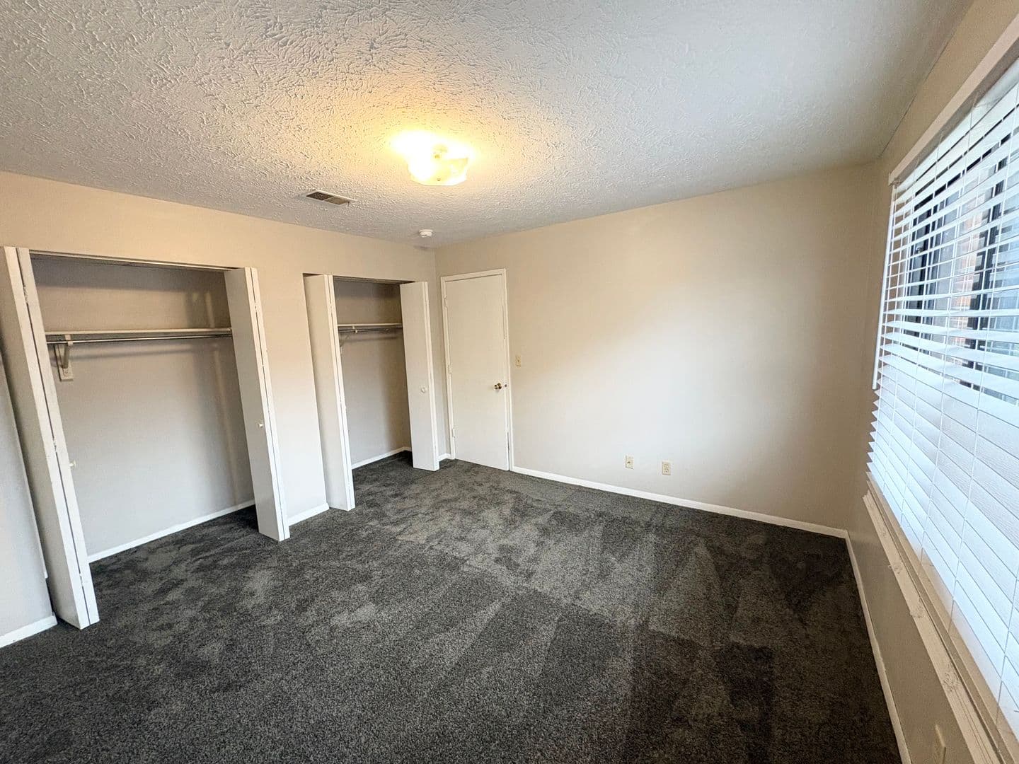 Bloomington Apartment: 6 Willedrob
