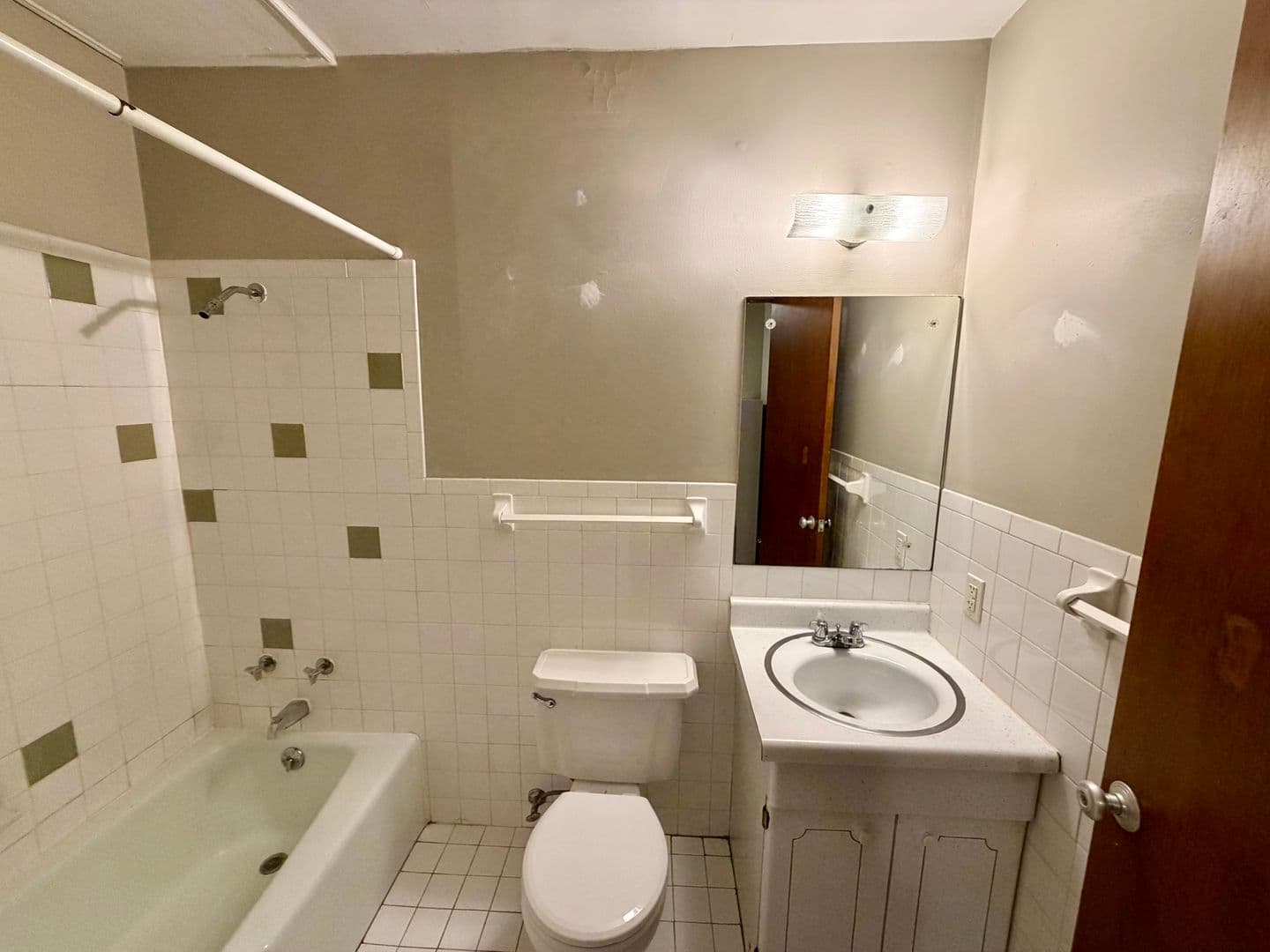 Bloomington Apartment: 801 N. McLean