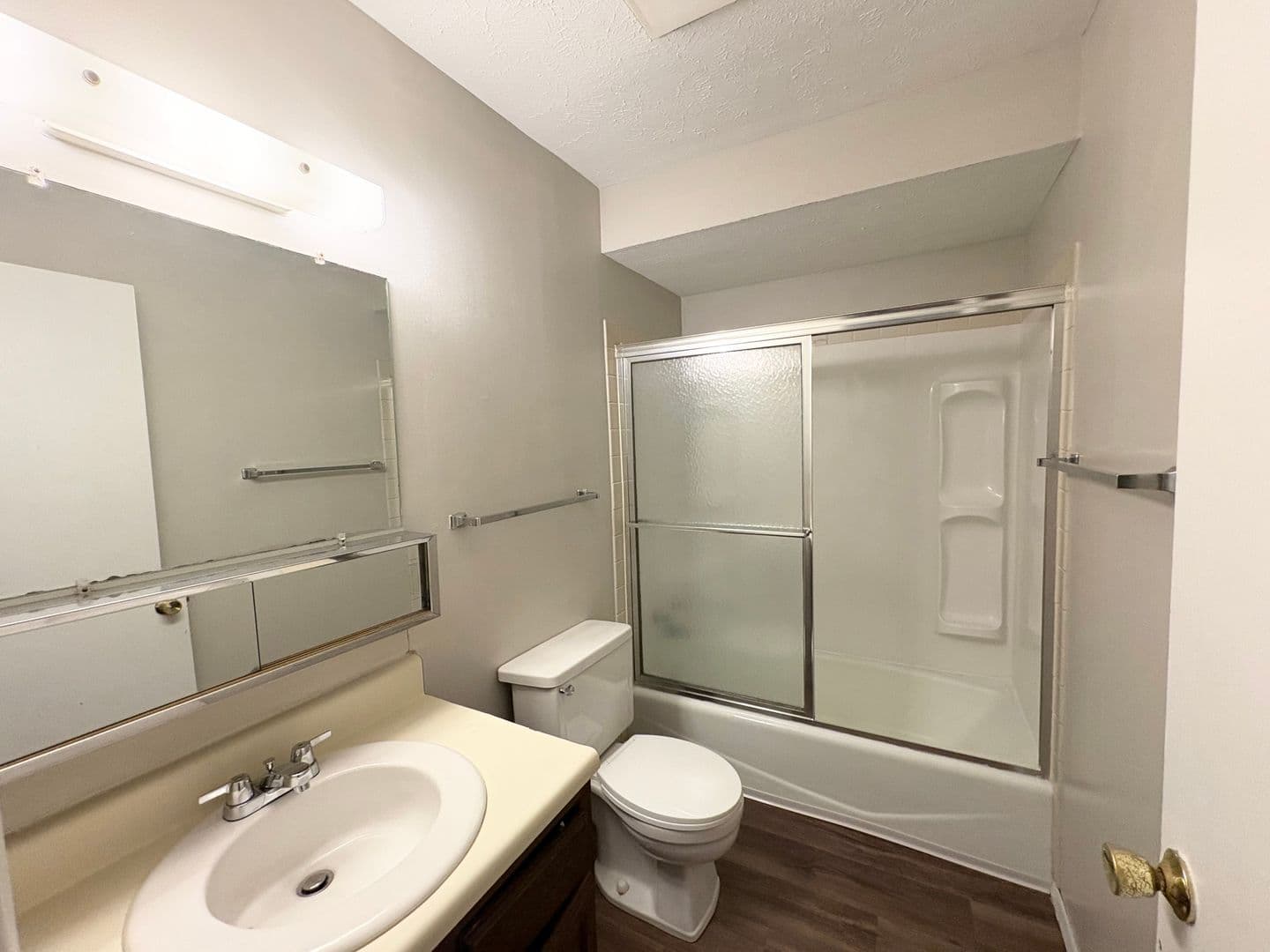 Bloomington Apartment: 6 Willedrob