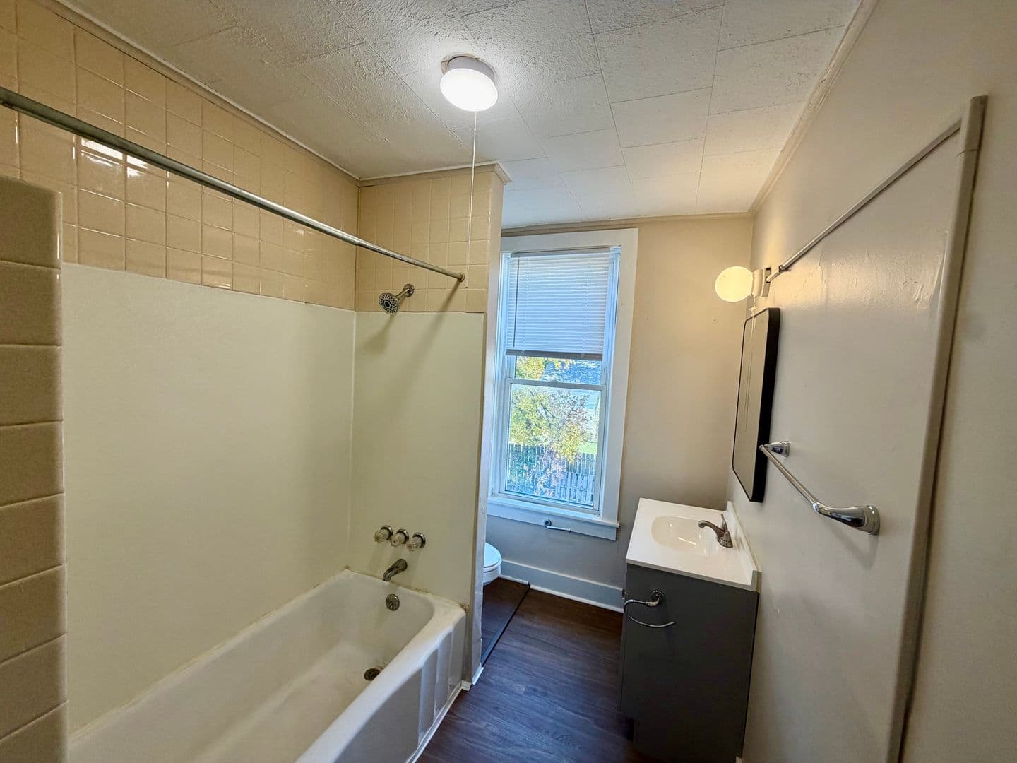Lincoln Apartment: 515 S Maple Street