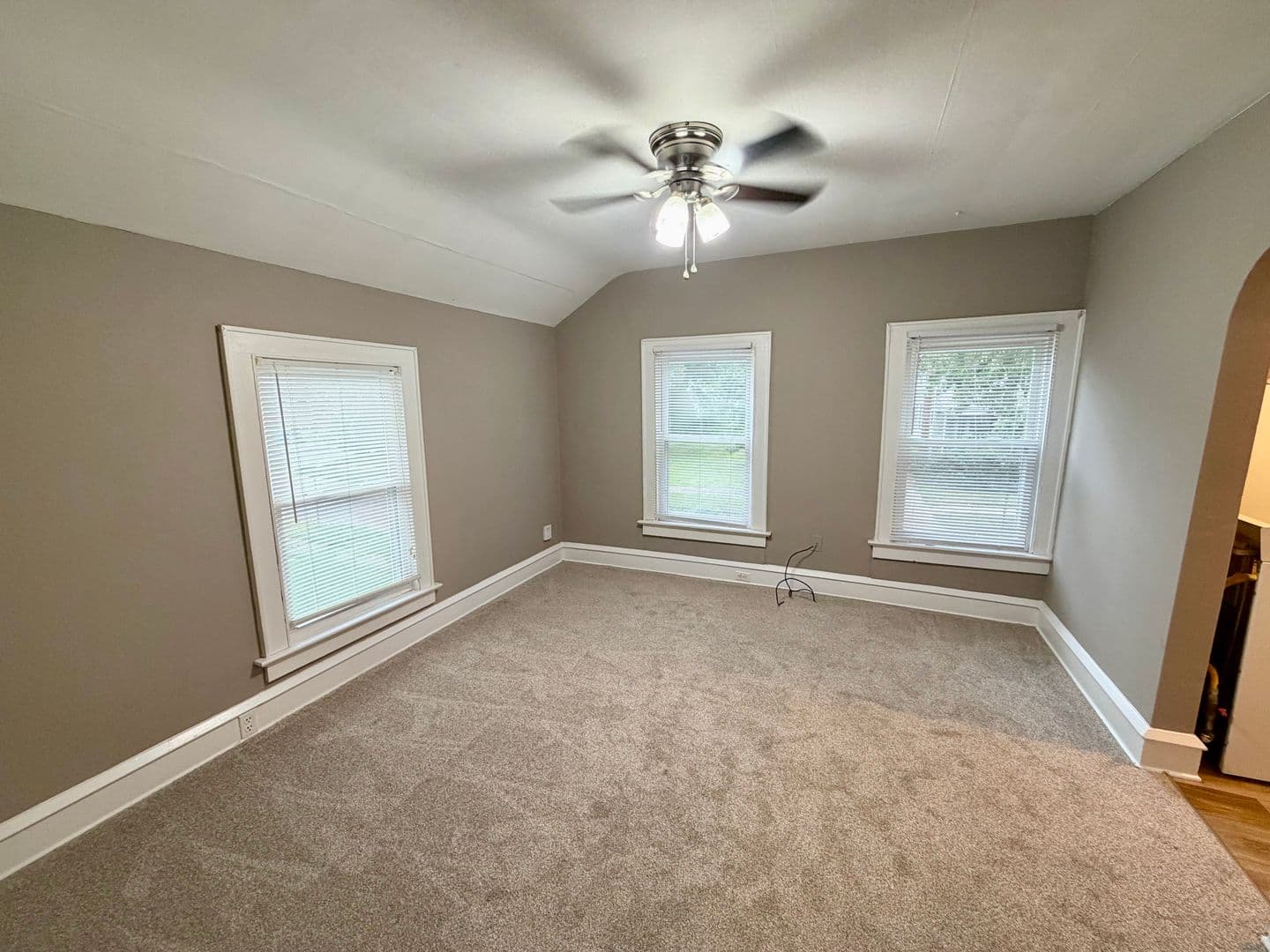 Bloomington Apartment: 608 1/2 E Monroe