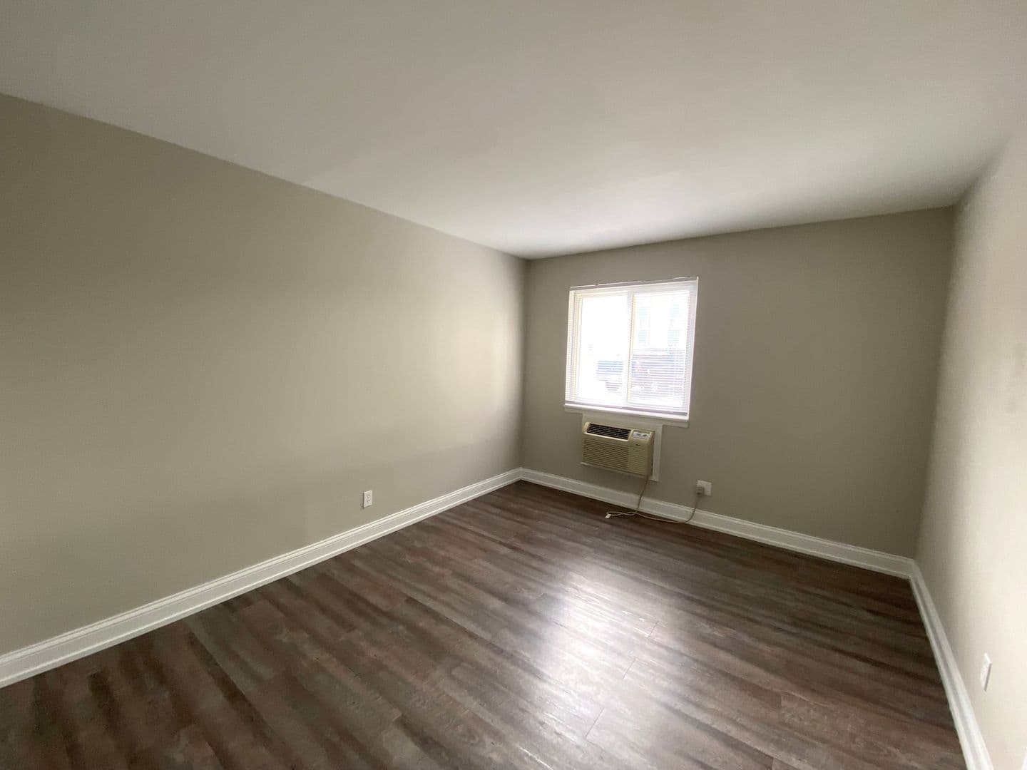 Peoria Apartment: 2317 & 2331 W. Martin Luther King Jr. Drive