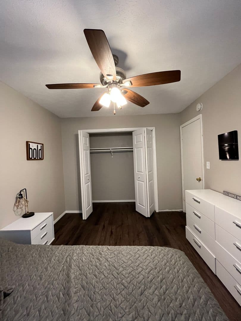 Normal Apartment: 1005 Charlotte