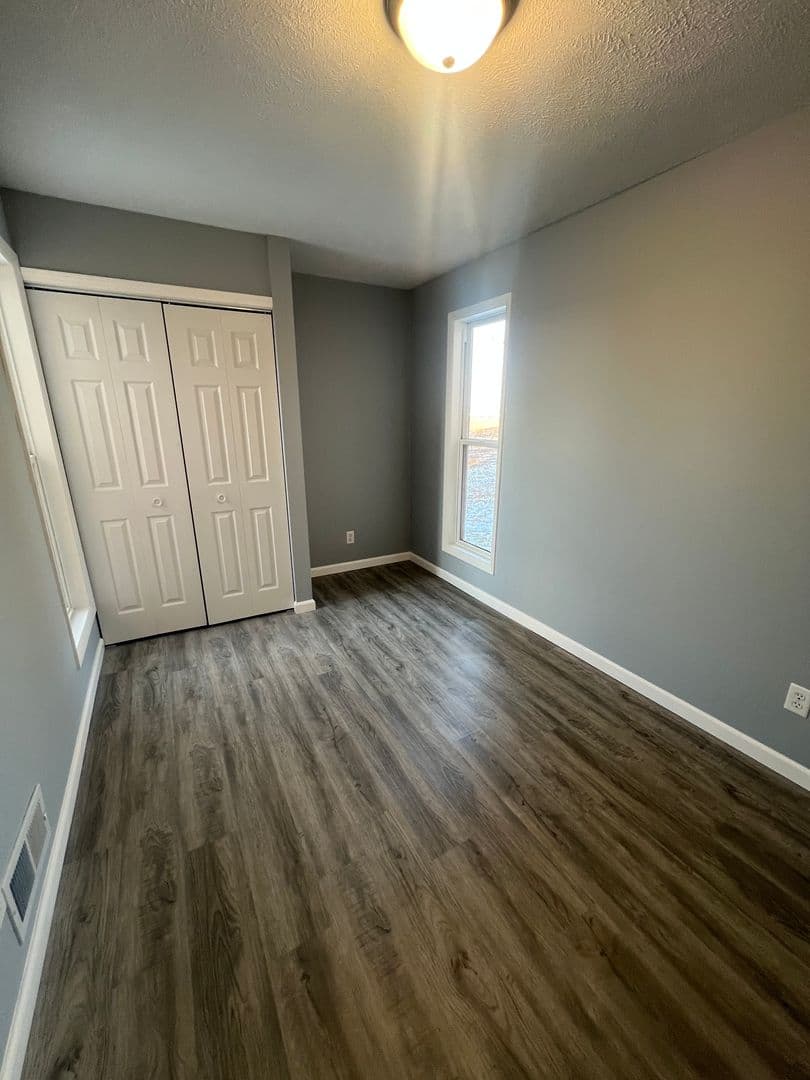 Oakford Apartment: 104 W Petersburg St