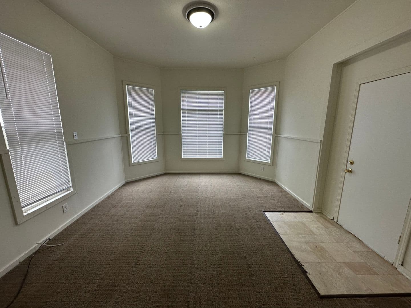 Bloomington Apartment: 909 W. Taylor