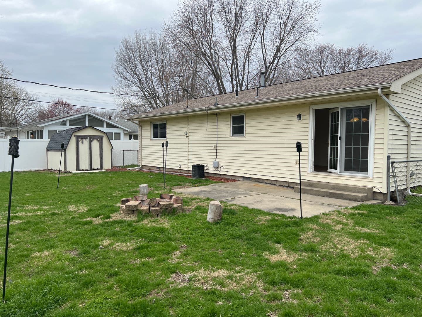 Chatham House: 808 Hackberry Dr