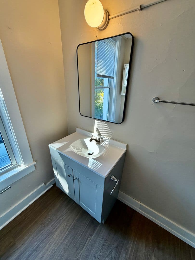 Lincoln Apartment: 515 S Maple Street