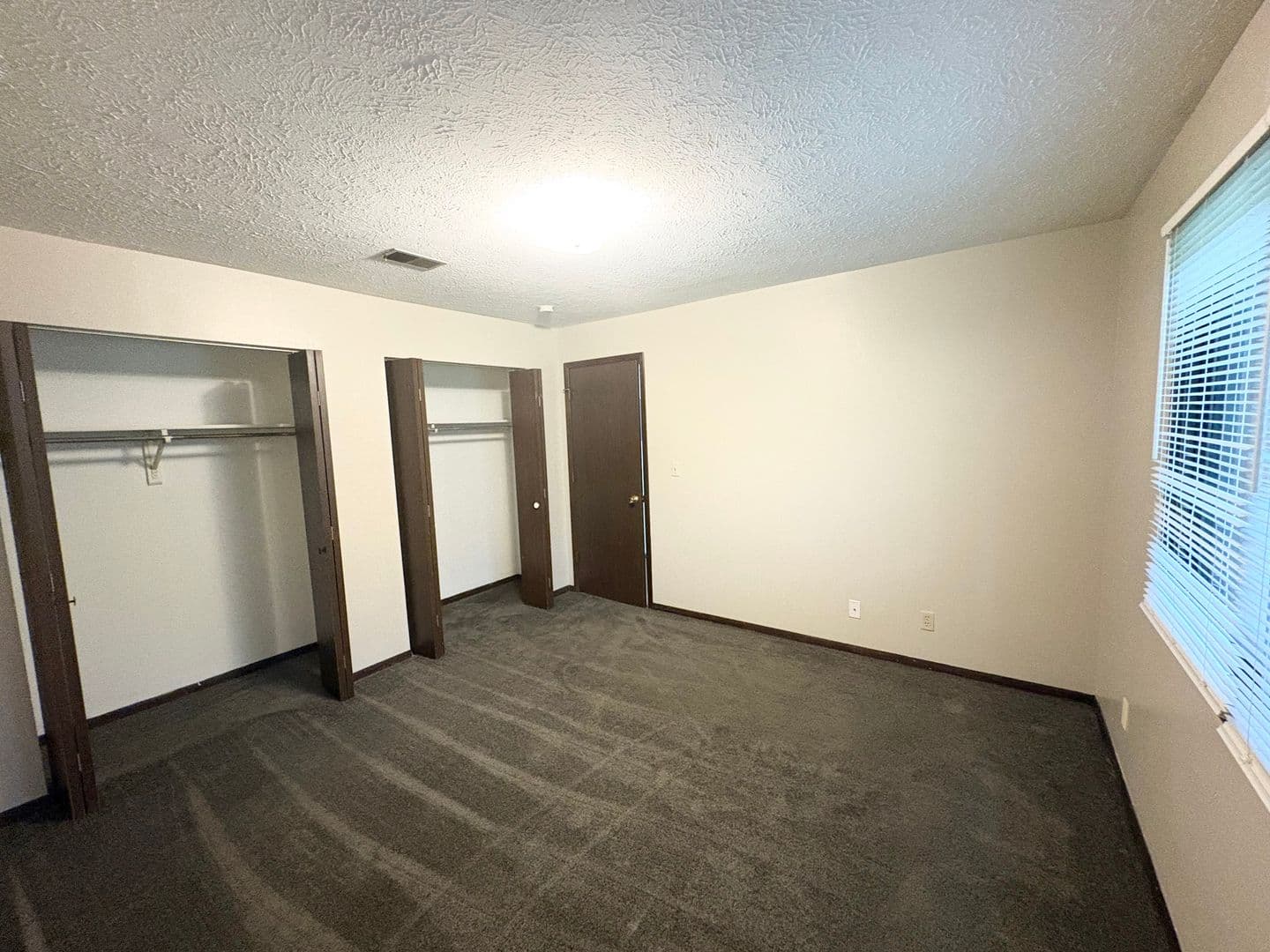 Bloomington Apartment: 6 Willedrob