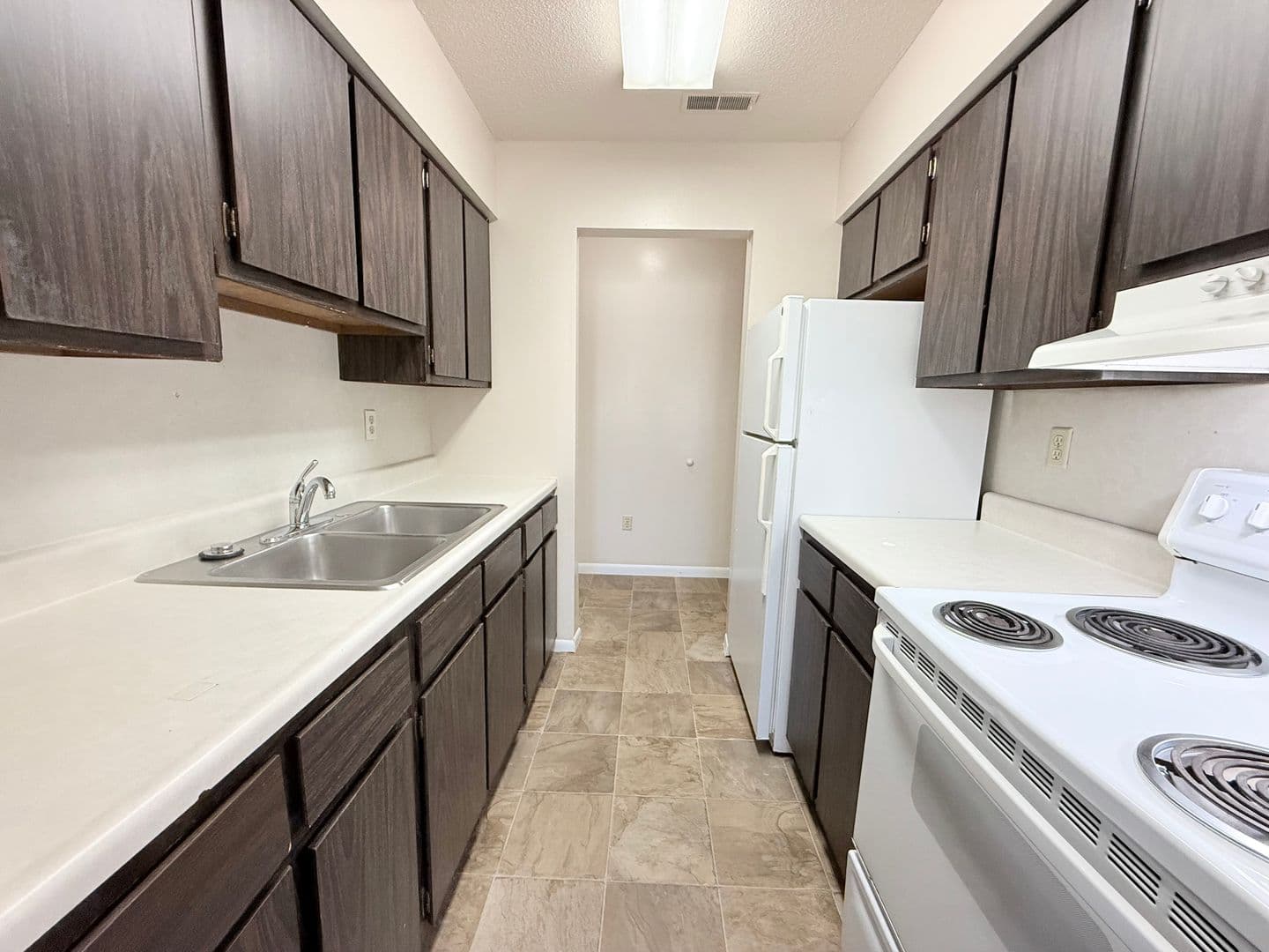 Lincoln Apartment: 110 Thompson Dr.
