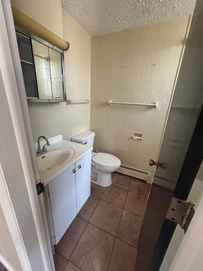 Springfield Apartment: 524 S Grand Ave East