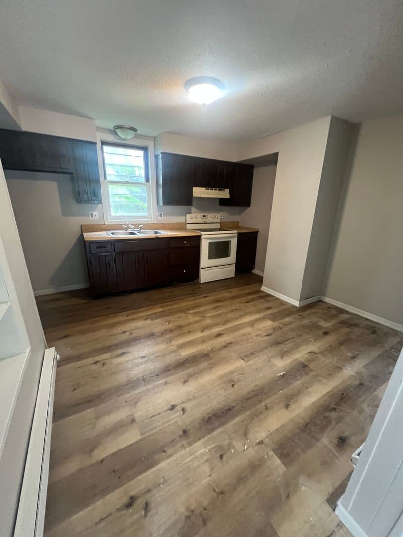Springfield Apartment: 1200 E Laurel
