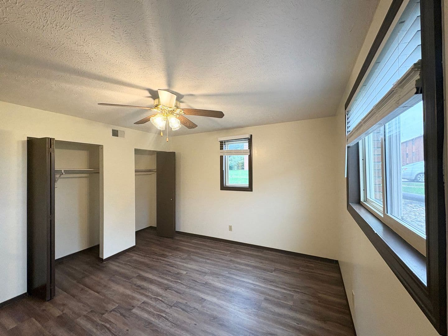 Bloomington Apartment: 5 Willedrob