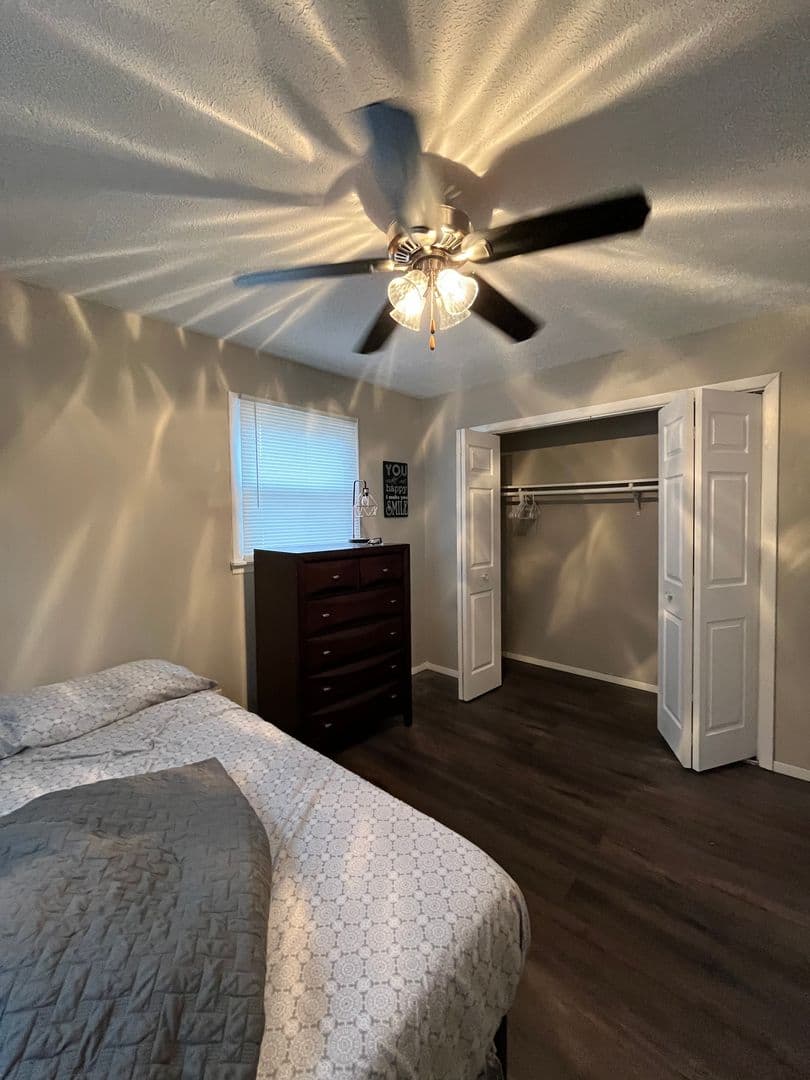 Normal Apartment: 1005 Charlotte