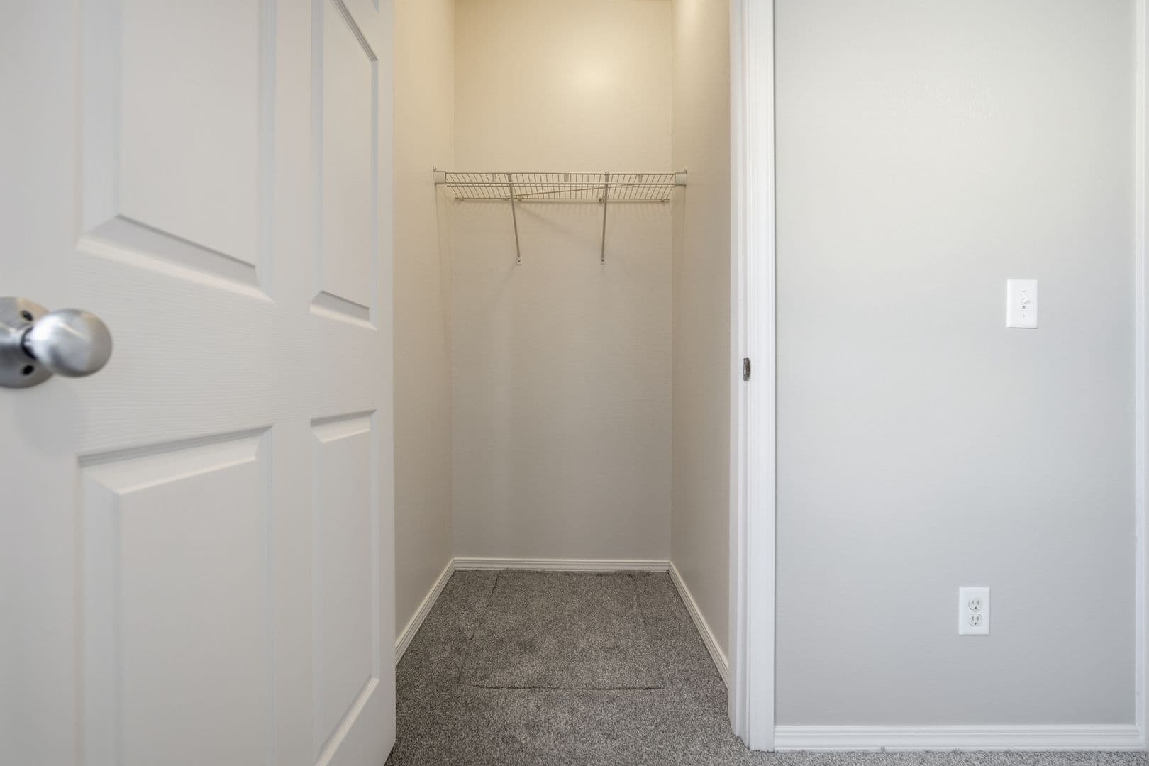 Bloomington Apartment: 20 Revolutionary Square
